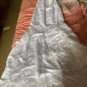I’m selling my wedding dress